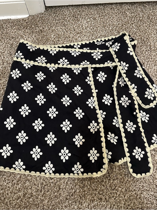 FARM Rio Pants - Farm Rio Anthropologie Wrap Skort in Black and Cream NWT